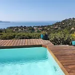 ヴィラ In Near & Pool イエール