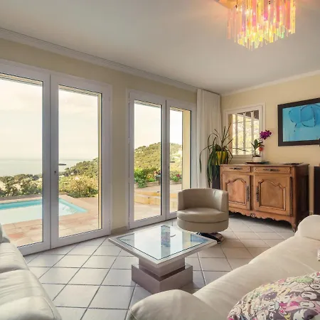Pretty House With Sea View On The Hy Res Hyères