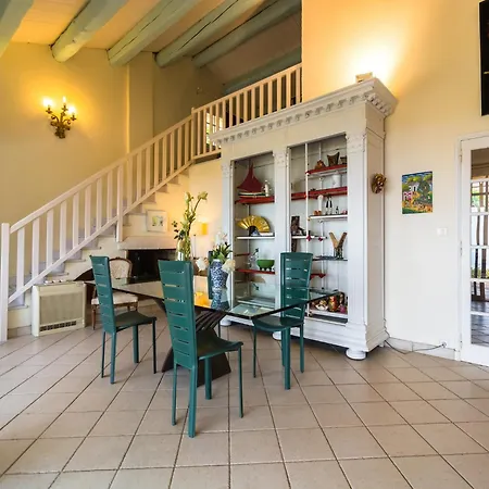 In Near & Pool * Hyères